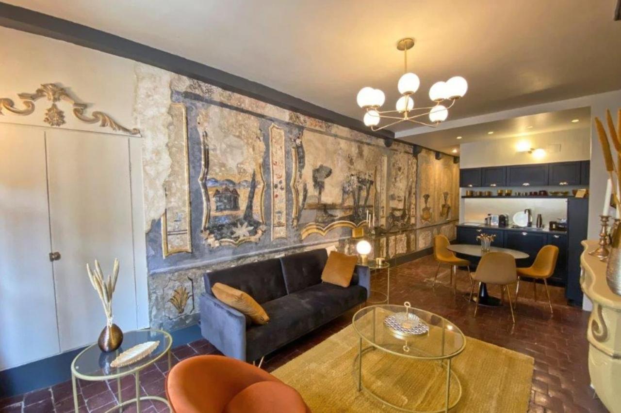Les Fresques De Leon Apartman Tournus Kültér fotó