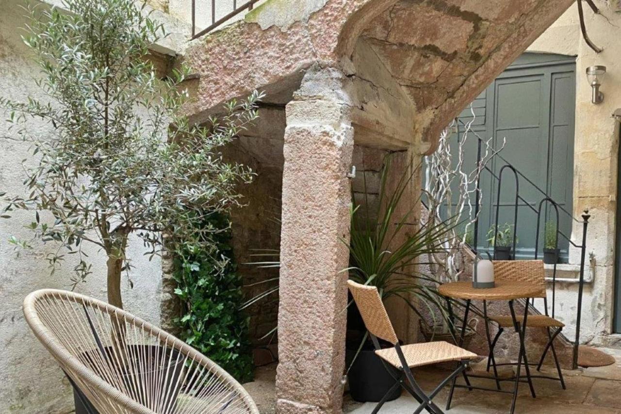 Les Fresques De Leon Apartman Tournus Kültér fotó