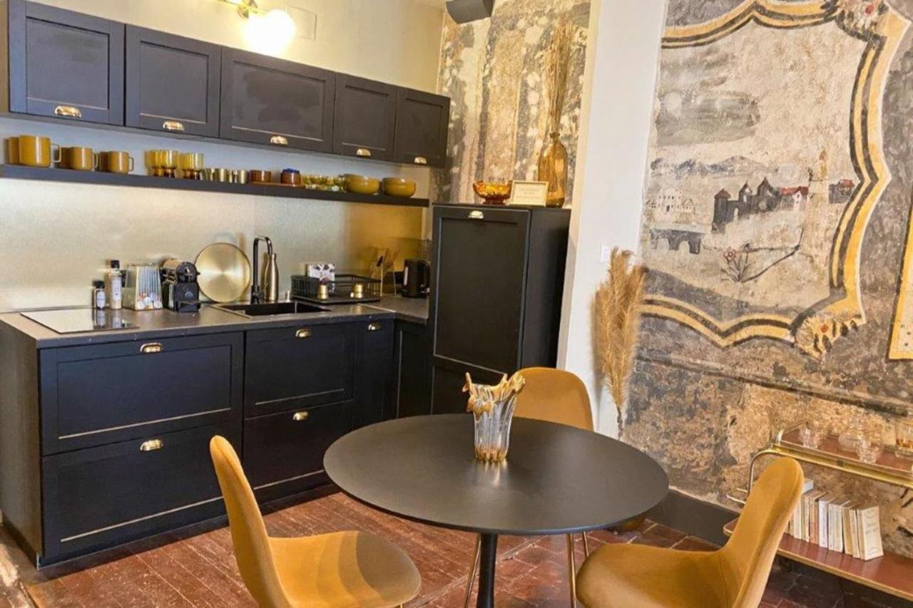Les Fresques De Leon Apartman Tournus Kültér fotó